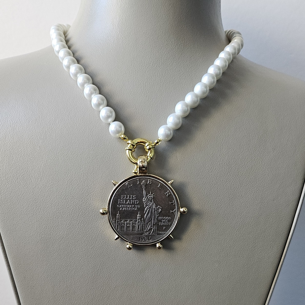 Elegant Pearl Necklace with Gold Accents